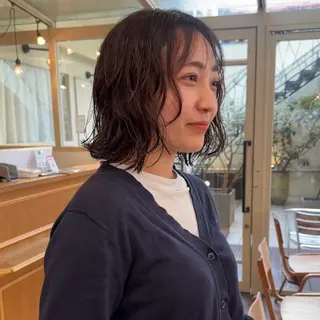 セミロング MAKE'S omotesando所属・狐塚 未咲のヘアスタイル