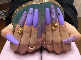 ネイル フラワー ムーンのネイルデザイン