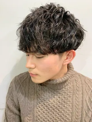 ショート パーマ メンズ クオンヒール  堺筋本町店所属・谷口 友耶メンズカットのヘアスタイル
