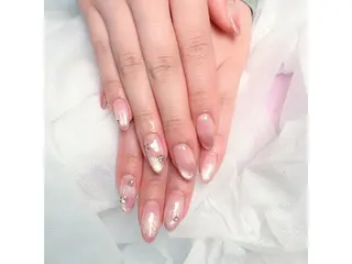 ネイル pink ladyサロン所属・べ にのネイルデザイン
