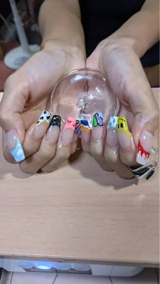 ミディアム ネイル フラワー ムーンのネイルデザイン