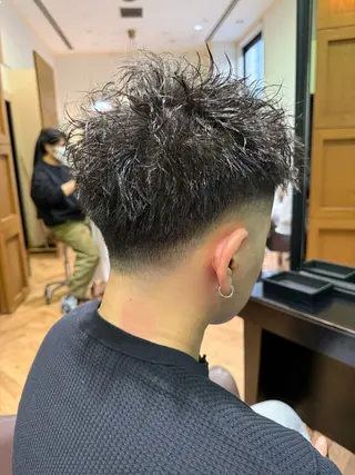 ショート パーマ メンズ 溝口 槙里也のヘアスタイル