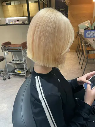 ショート カラー hisano / ハイトーン・透明感のヘアスタイル