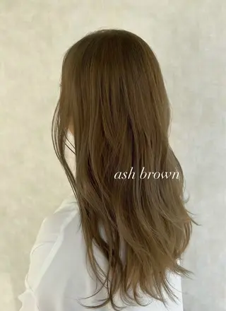 セミロング カラー 栗谷 竜希のヘアスタイル