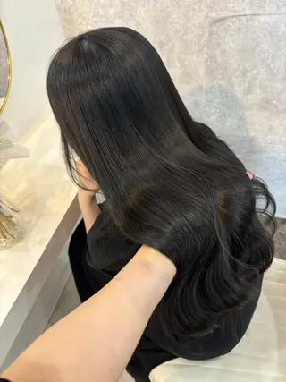 ロング カラー せいと/ウルフ/ ハイトーン/艶髪のヘアスタイル