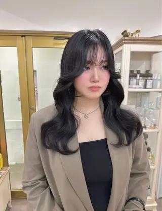 ロング ORIKA 美容室のヘアスタイル