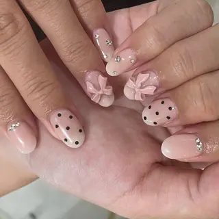 ネイル 𝑟𝑖𝑠𝑎 🕯‎🤍のネイルデザイン