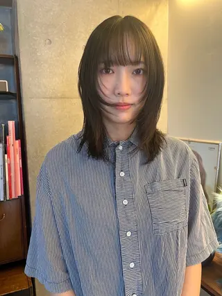 ミディアム レイヤーカット\ウル フ　chinatsuのヘアスタイル