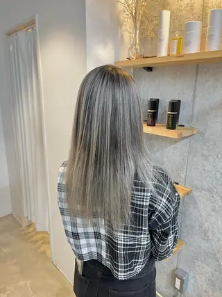 セミロング カラー ハイトーンカラ ー/小川のヘアスタイル