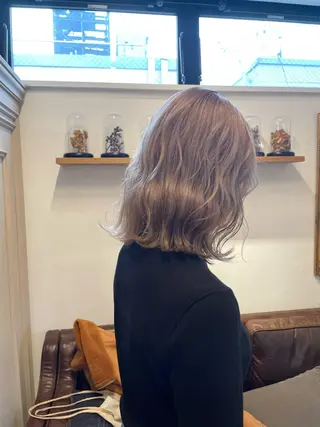 ミディアム カラー ミルクティー× グレージュMOMOのヘアスタイル