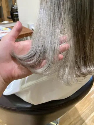 ミディアム カラー 梅山 美侑のヘアスタイル