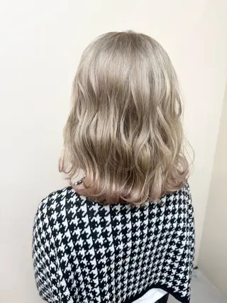 ミディアム カラー 桒原 ちさのヘアスタイル