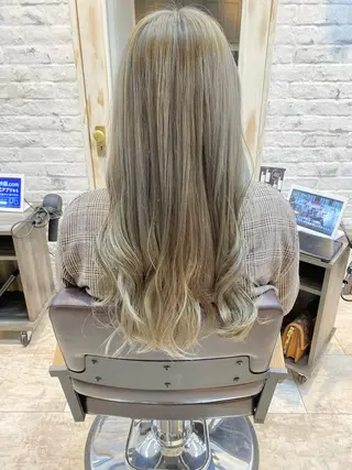 ロング カラー 林 美佑のヘアスタイル