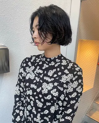 ショート パーマ 渥美 怜子のヘアスタイル