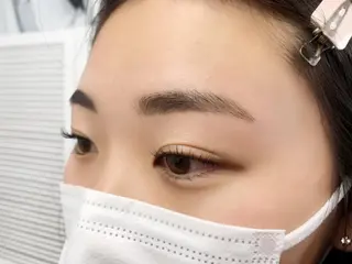 マツエク・マツパ ベッキーラッシュ銀座店所属・小松 由季の眉毛・アイブロウイメージ