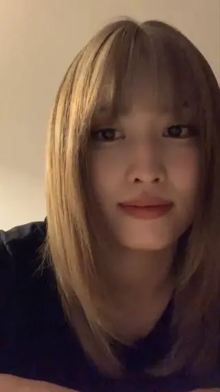 ロング カラー 曲がる縮毛矯正 センターパートのヘアスタイル