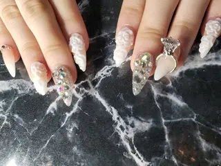 ミディアム ネイル クロキ 。のネイルデザイン