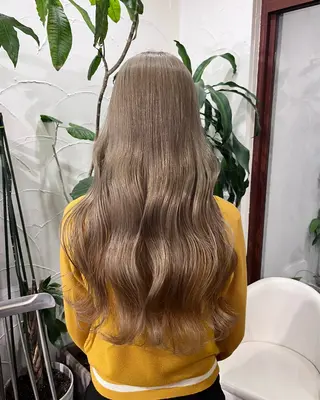 ロング 角田 満帆のヘアスタイル