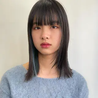 ミディアム カラー ホリケ アオイのヘアスタイル
