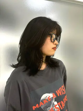 ミディアム イシカワ シオリのヘアスタイル