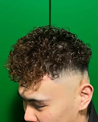 ショート メンズ メンズブリーチカラー モデル募集中福田竜作のヘアスタイル