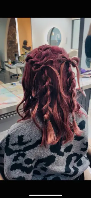 セミロング ヘアアレンジ せい めいのヘアスタイル