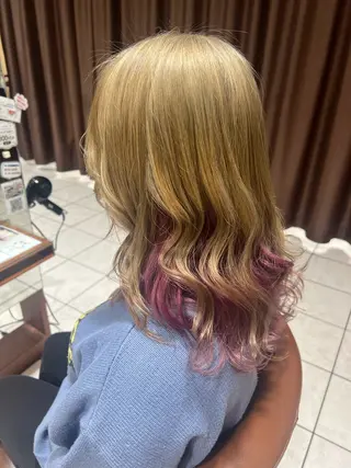 セミロング メ イのヘアスタイル