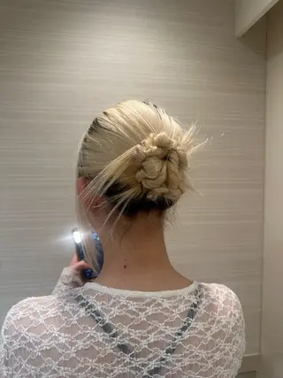 ミディアム カラー ヘアアレンジ タイトボブ個性派カラ ーAKANEのヘアスタイル