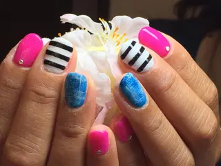 ショート SINCERELY シンシアリー🌈のネイルデザイン