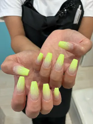 ネイル 13日3980円‼️ マグもデザインも◎のネイルデザイン