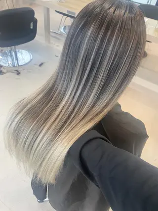 セミロング カラー パーマ ヘアアレンジ ネイル マツエク・マツパ アイブロウ 井上 一平のヘアスタイル