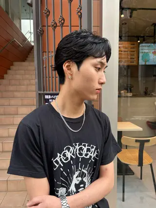 パーマ メンズ 有働由良／ハイトーン ／韓国メンズヘアのヘアスタイル