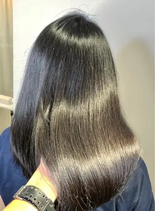 セミロング ブリーチカラー🌈 石垣翔太のヘアスタイル