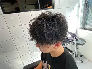 ショート パーマ メンズ 赤み消し🌿 透明感カラー🫧のヘアスタイル