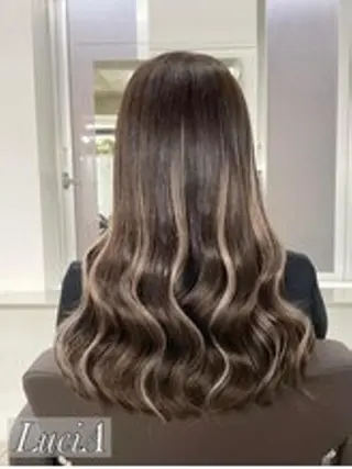 カラー ヘアアレンジ ロング LuciA RIANAのヘアスタイル