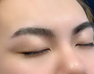 メンズ アイブロウ 暖色/レイヤーカット /艶髪/髪質改善/のマツエク・マツパデザイン