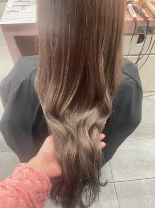 ロング 鈴木瑛里／ブロンド ベージュ／男女のヘアスタイル