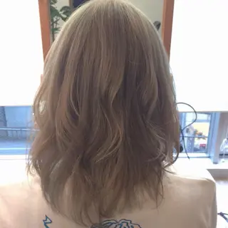 ミディアム セミロング カラー パーマ 推し活専用 【派手髪】飯野ゆかりのヘアスタイル