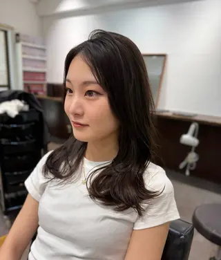 ミディアム 尾崎 海璃のヘアスタイル