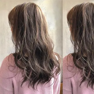 ロング カラー ツキノキ ミナのヘアスタイル