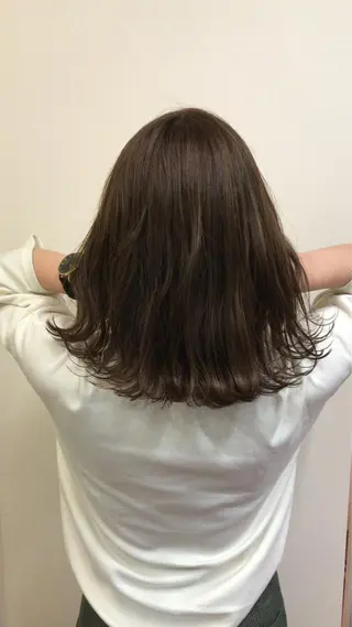 ミディアム ヨシダ トオルのヘアスタイル