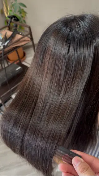 セミロング arika オケシ　リョウダイのヘアスタイル