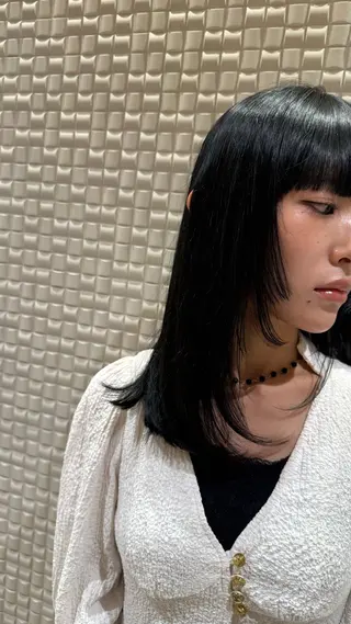 セミロング 緑川 莉緒のヘアスタイル