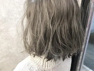 ショート カラー 顔周りレイヤー/韓国 ブリーチminamiのヘアスタイル