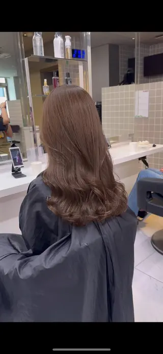 ミディアム カラー ヘアアレンジ SALOWIN藤沢店所属・艶カラー の達人のヘアスタイル