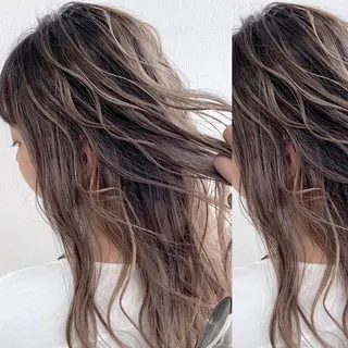 セミロング カラー JuNブリーチに 縮毛矯正するプロのヘアスタイル