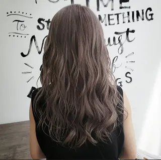 ロング Luana. 細澤のヘアスタイル