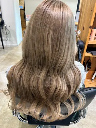 ロング カラー 望月 美玲のヘアスタイル