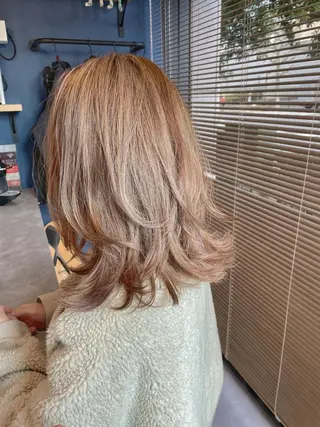 セミロング カラー かわさき ともやのヘアスタイル
