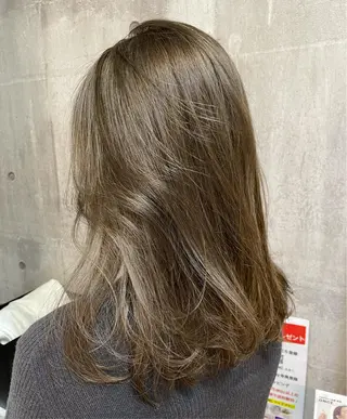 セミロング 小松崎 結花のヘアスタイル